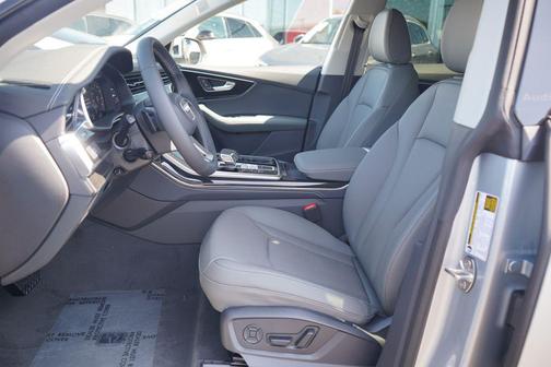 2025 Audi Q8 55 Premium Plus