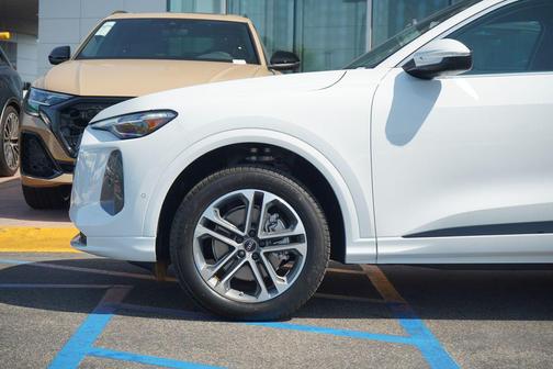 2025 Audi Q5 Premium Plus