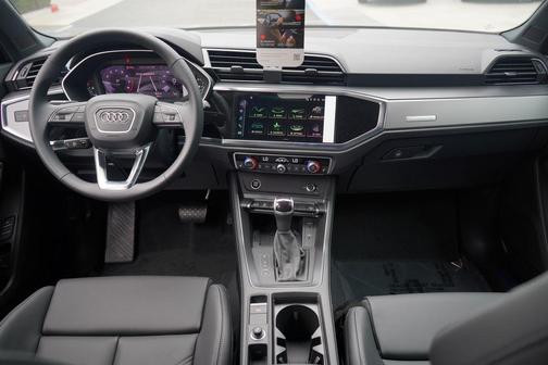 2025 Audi Q3 Premium 45 TFSI S line quattro Tiptronic