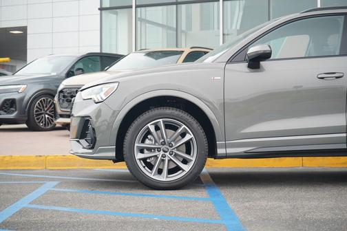 2025 Audi Q3 Premium 45 TFSI S line quattro Tiptronic