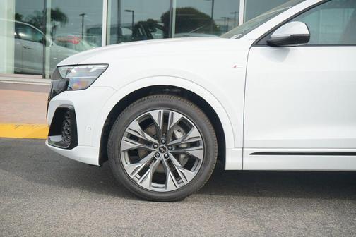 2026 Audi Q8 55 Premium Plus
