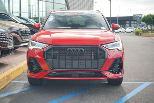2025 Audi Q3 Premium 45 TFSI S line quattro Tiptronic