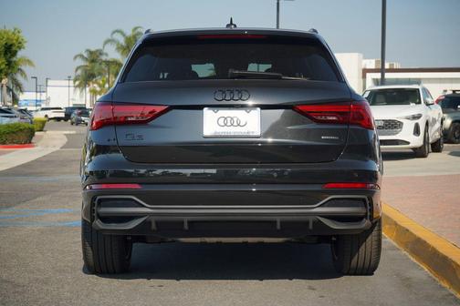 2025 Audi Q3 Premium 45 TFSI S line quattro Tiptronic