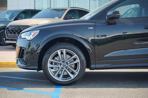 2025 Audi Q3 Premium 45 TFSI S line quattro Tiptronic