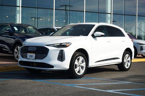 2025 Audi Q5 Premium TFSI quattro S tronic