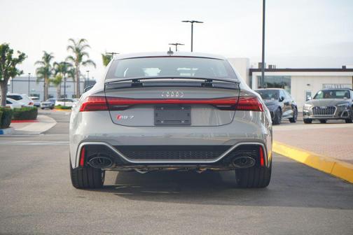 2025 Audi RS 7 4.0T Performance