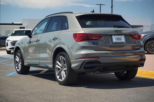 2025 Audi Q3 Premium 45 TFSI S line quattro Tiptronic