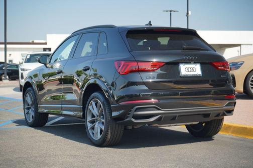 2025 Audi Q3 Premium 45 TFSI S line quattro Tiptronic