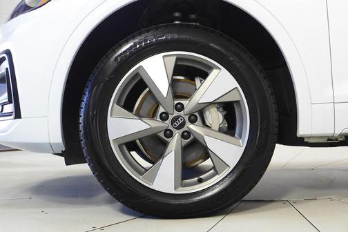 2023 Audi Q5 40 Premium Plus