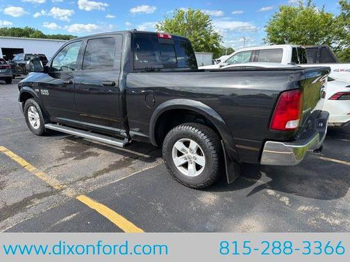 Brilliant Black Crystal Pearlcoat 2017 RAM 1500 SLT
