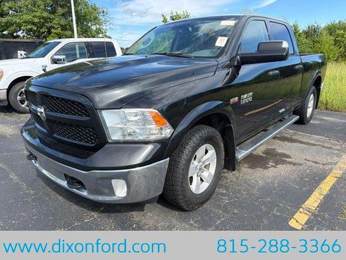Brilliant Black Crystal Pearlcoat 2017 RAM 1500 SLT
