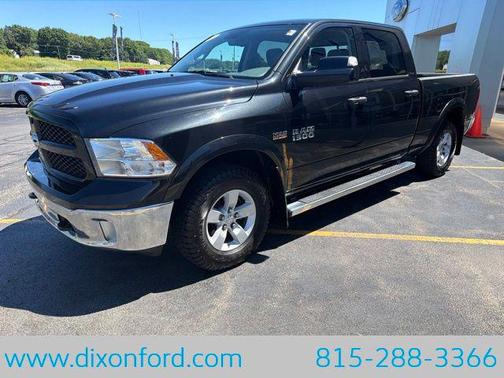 Brilliant Black Crystal Pearlcoat 2017 RAM 1500 SLT