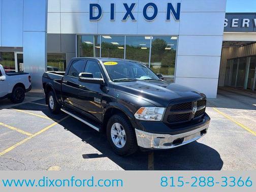 Brilliant Black Crystal Pearlcoat 2017 RAM 1500 SLT