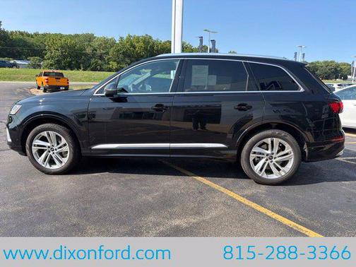 Mythos Black Metallic 2023 Audi Q7 55 Premium
