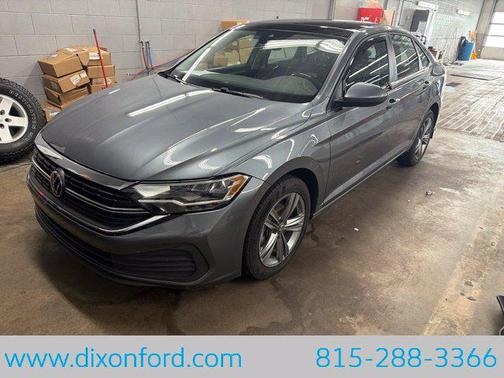 Platinum Gray Metallic 2024 Volkswagen Jetta 1.5T SE