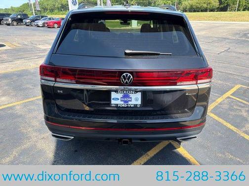 Deep Black Pearl 2026 Volkswagen Atlas 2.0T SE w/Technology 4MOTION