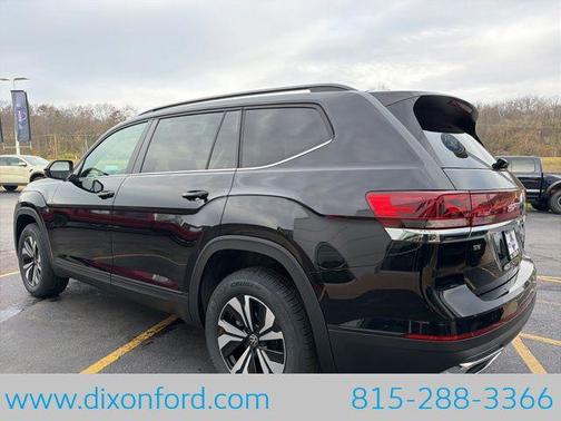 deep black pearl 2026 Volkswagen Atlas 2.0T SE