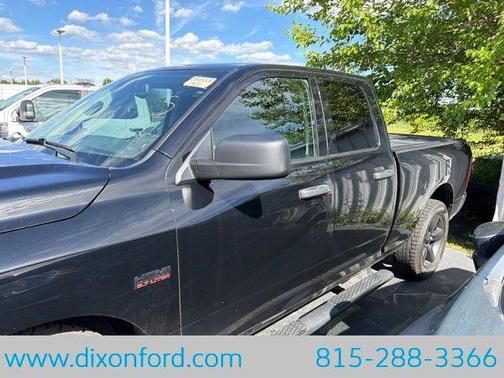 Diamond Black Crystal Pearlcoat 2021 RAM 1500 Classic Express
