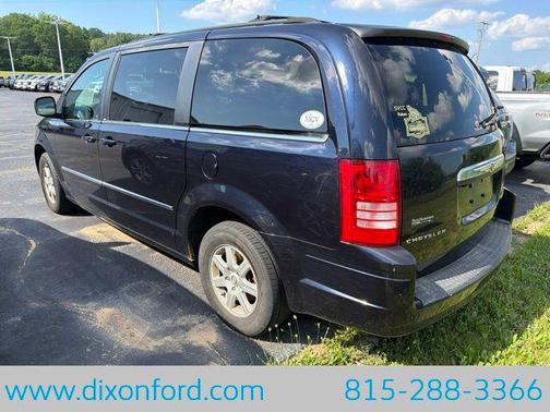 Blackberry Pearlcoat 2010 Chrysler Town & Country Touring