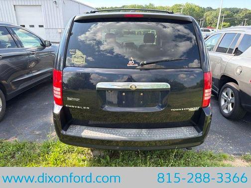 Blackberry Pearlcoat 2010 Chrysler Town & Country Touring