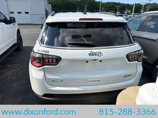 Bright White Clearcoat 2022 Jeep Compass Latitude Lux