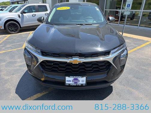 Mosaic Black Metallic 2024 Chevrolet Trax LS
