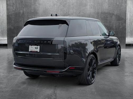 2025 Land Rover Range Rover P530 SE