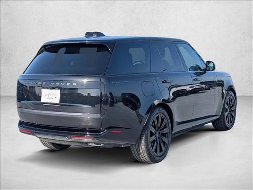 Santorini Black Metallic 2026 Land Rover Range Rover P550e SE