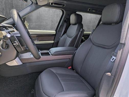 2025 Land Rover Range Rover P400 SE 7 Seat