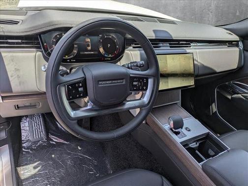 2025 Land Rover Range Rover P400 SE 7 Seat