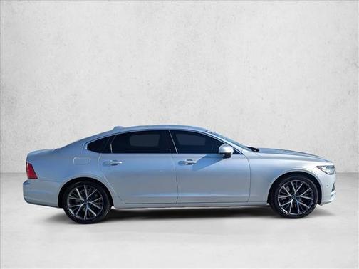 2018 Volvo S90 T6 Momentum