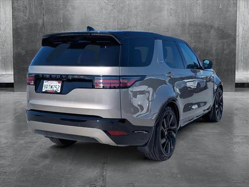 2025 Land Rover Discovery P300 Dynamic SE