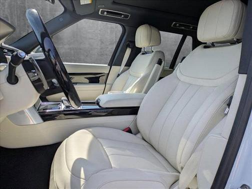 2025 Land Rover Range Rover P530 SE