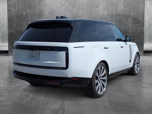 2025 Land Rover Range Rover P530 SE