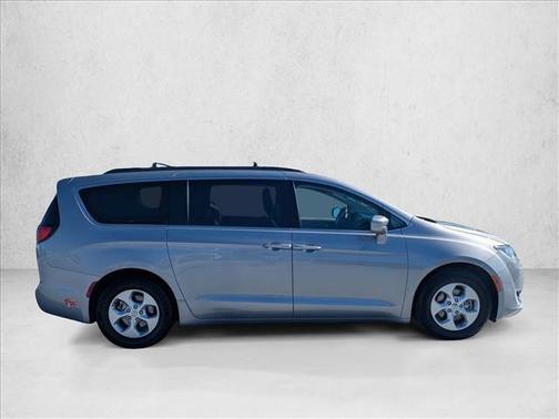 2017 Chrysler Pacifica Hybrid Premium