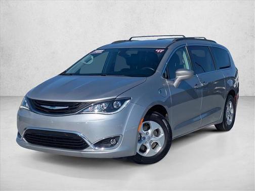 2017 Chrysler Pacifica Hybrid Premium