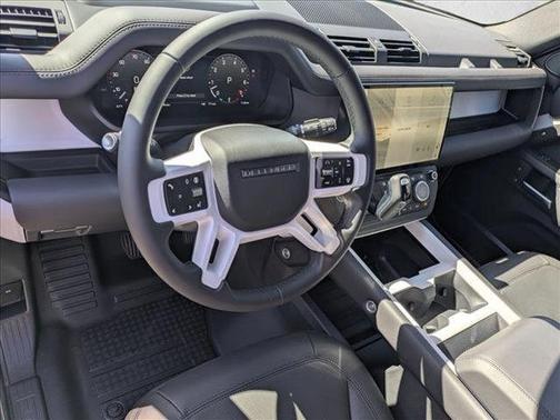 2026 Land Rover Defender P500 X-Dynamic SE