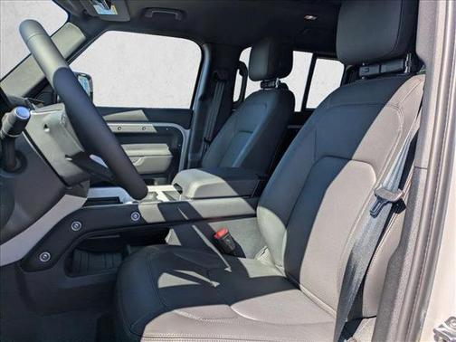 2026 Land Rover Defender P500 X-Dynamic SE