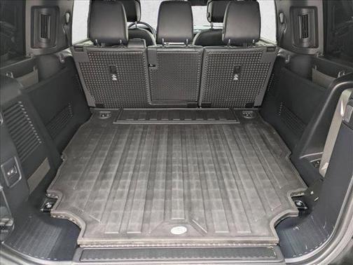 Santorini Black Metallic 2024 Land Rover Defender Outbound