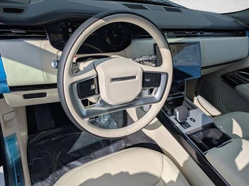 2025 Land Rover Range Rover P530 SE