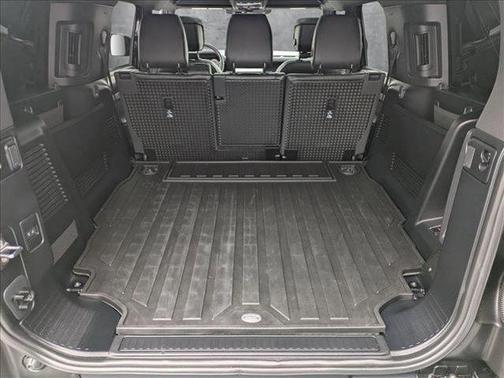 2025 Land Rover Defender 130 P400 Outbound