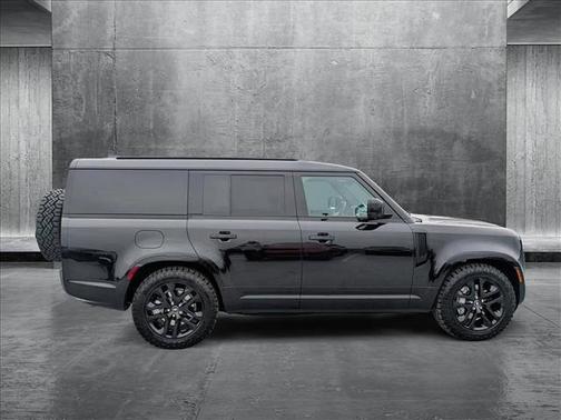 2025 Land Rover Defender 130 P400 Outbound