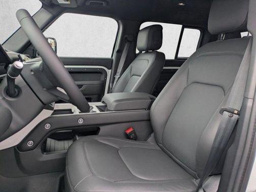 Fuji White 2026 Land Rover Defender P400 X-Dynamic SE