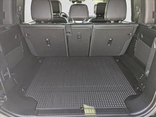 2025 Land Rover Defender 110 P400 X-Dynamic SE