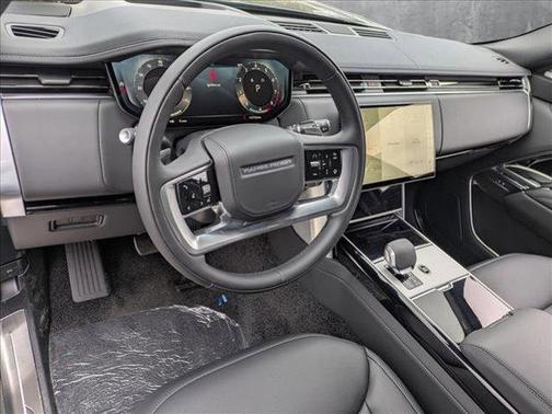 2025 Land Rover Range Rover P530 SE 7 Seat