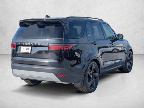 Santorini Black Metallic 2026 Land Rover Discovery S