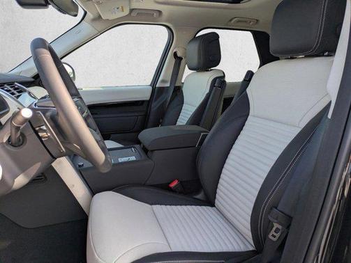 Santorini Black Metallic 2026 Land Rover Discovery S