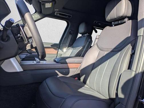 2026 Land Rover Range Rover P530 SE 7 Seat