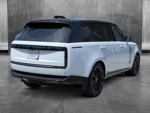2025 Land Rover Range Rover P530 SE 7 Seat