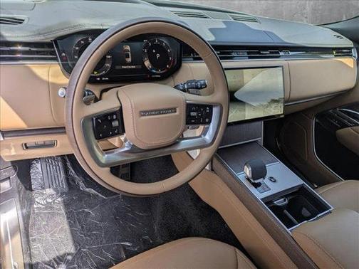 2025 Land Rover Range Rover P530 SE 7 Seat